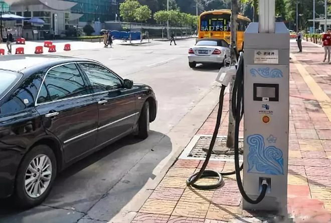 5G已來(lái)，5G智慧路燈有機(jī)會(huì)勝出嗎.webp.jpg