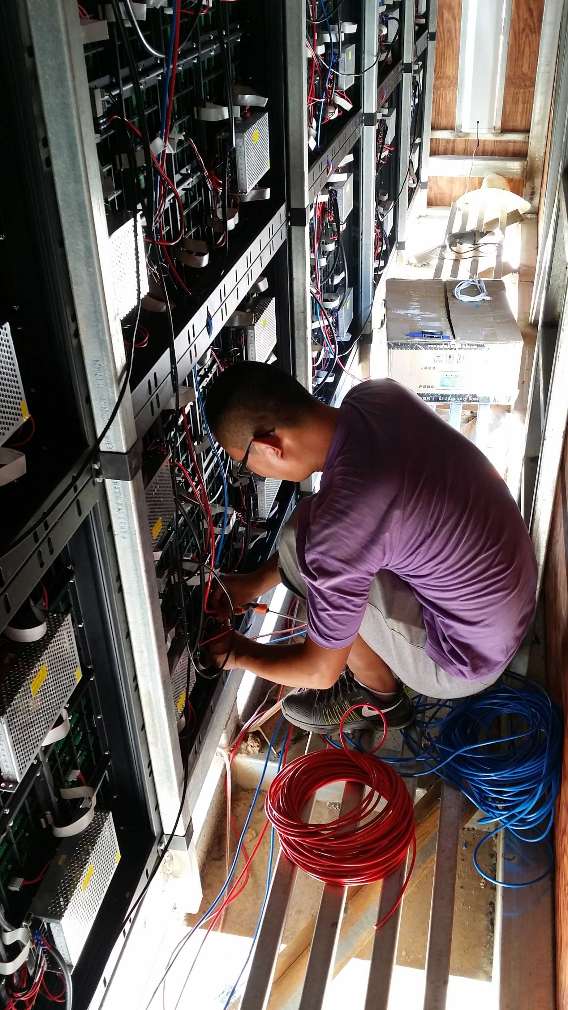 戶外LED<a href=http://www.m.sosrehydrate.cn/quancai/ target=_blank class=infotextkey>全彩顯示屏</a>箱體